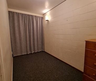 3 BEDROOM near CAMPUS, flat FOR 2025 &/or 2026 - Photo 5