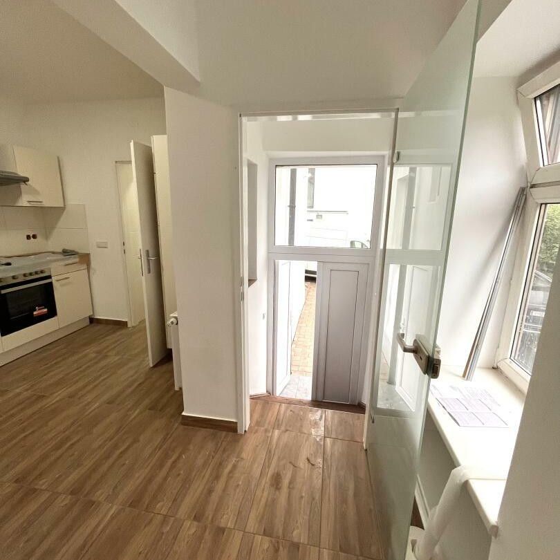 Erstbezug nach Generalsanierung: 2 Raum Wohnung im EG mit Terrasse, - Photo 1