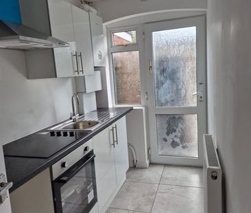 2 Bed Terraced House, Uplands, CV2 - Photo 3