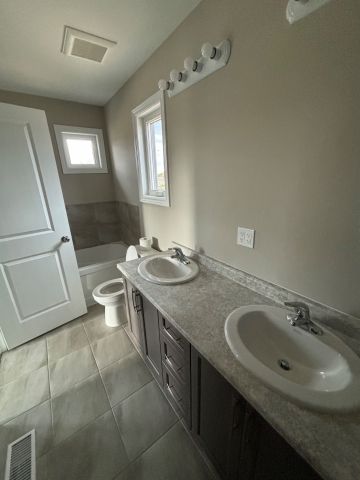 For Lease - 258 Wellandvale Drive, Welland, Ontario - Photo 2