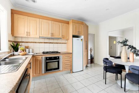 “Family Comfort in Prime Glenroy Location” - Photo 4