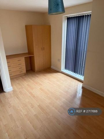 2 bedroom flat to rent - Photo 3