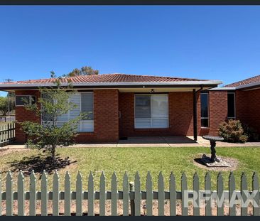 NEAT & TIDY 2 BEDROOM UNIT - Photo 2