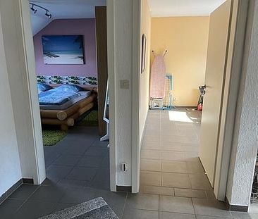 Moderne Dachgeschosswohnung in ruhiger Lage - Photo 1