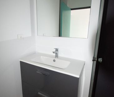 Location Appartement 1 pièce 19m² ST DENIS 97490 - Photo 4