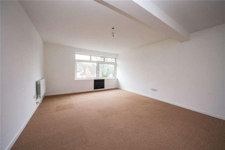 Pine Lodge, Tonbridge Road, Maidstone, ME16 - Photo 2