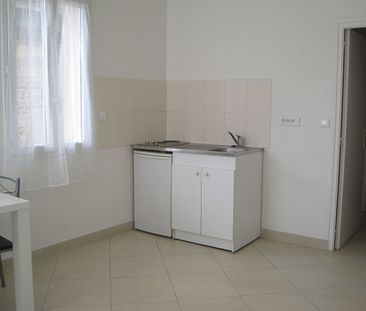 A LOUER STUDIO MEUBLE PROCHE CENTRE VILLE ET ECOLE DE ST QUENTIN 02... - Photo 6