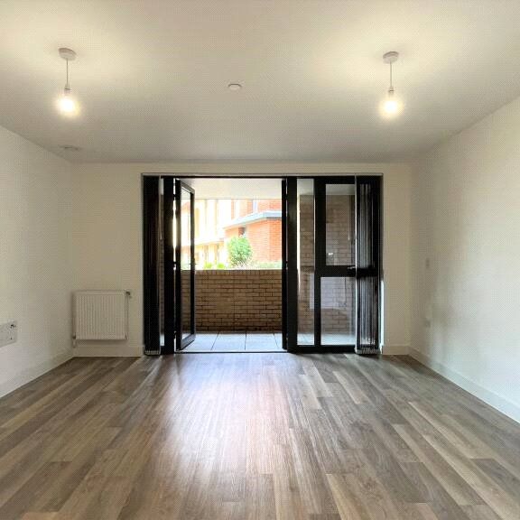 2 bedroom apartment to rent High Street, Sutton, SM1 - Photo 1