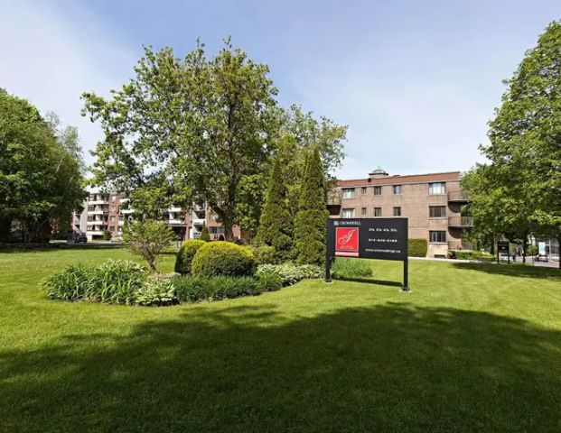 Jardins Decelles | 5600 Avenue Decelles, Montreal - Photo 1