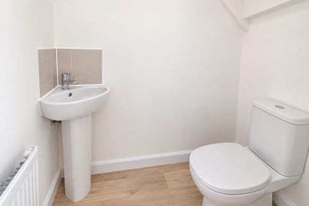 2 bedroom semi-detached house to rent - Photo 5