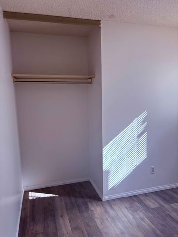 Moon Manor – 2 Bedroom 1 Bathroom Unit Available - Photo 4