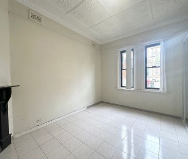 CONVENIENTLY LOCATED HOME - Photo 4