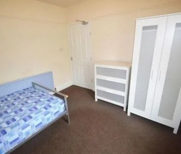 7 Bed End Terrace, Clifton Boulevard, NG7 - Photo 4