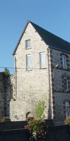 Location Appartement 2 pièces 38m² DOMFRONT EN POIRAIE 61700 - Photo 1