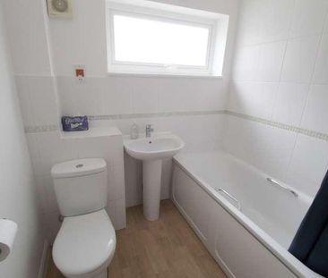 Avondale Avenue, Staines-upon-thames, TW18 - Photo 4