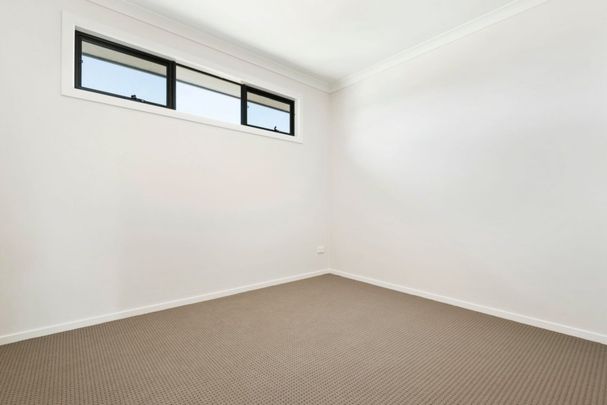 Modern Three Bedroom Townhouse - Photo 1