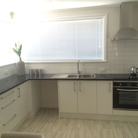 Charming 3BR Family Home in Manurewa - Photo 5