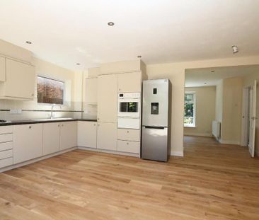 3 bedroom detached house to rent - Photo 4