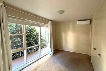 Tranquil Ground-Floor Living in the Heart of South Yarra - Photo 2