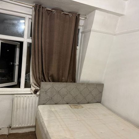 Room in a Shared Flat, Green Lane, IG3 - Photo 4