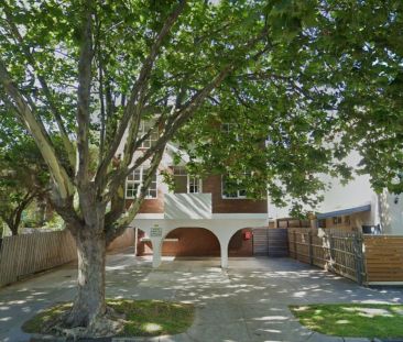 Boutique Park-Side Living in Prestigious St Kilda Hill - Photo 1