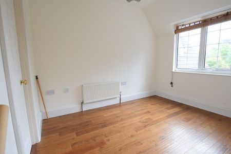 4 bedroom detached house to rent - Photo 5