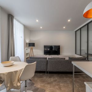 Appartement meublé et rénové dans le centre ville de Nantes - Photo 2