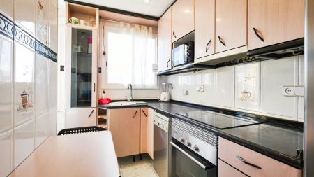 3-bedroom apartment for rent in La Salut, all bills included - Photo 2