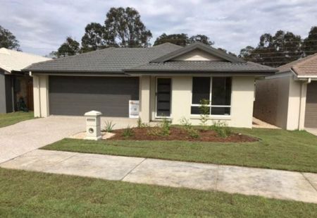 Modern Family Living in the Heart of Pimpama! - Photo 2