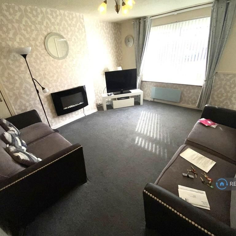 4 bedroom semi-detached house to rent - Photo 1