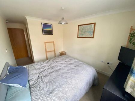 2 bedroom flat to rent - Photo 2