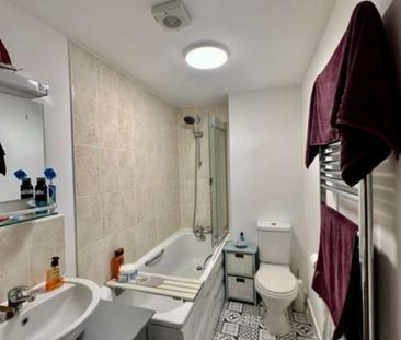 The Lantern Building, Davidson Close, SO45 - Photo 3