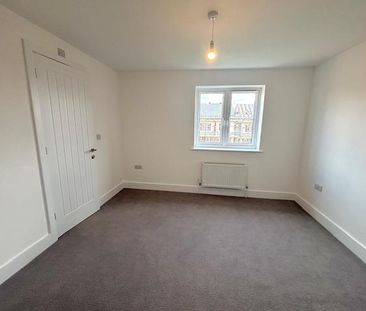 3 bedroom semi-detached house to rent - Photo 4