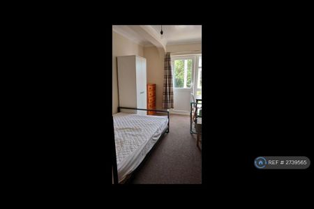 5 bedroom semi-detached house to rent - Photo 3