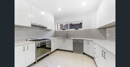 Modern Three Bedroom Townhouse - Photo 4