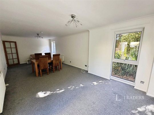 3 bedroom flat to rent - Photo 1