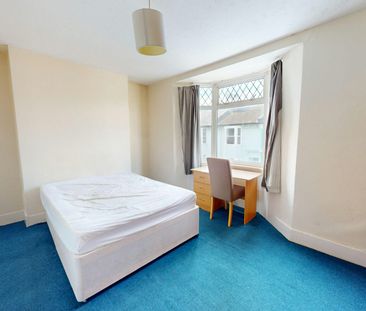 Terraced House to rent on - Photo 4