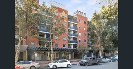 Studio apartment with secured parking space in Surry Hills. - Photo 5