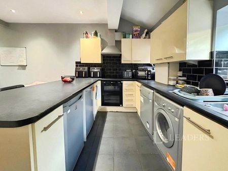 6 bedroom semi-detached house to rent - Photo 3