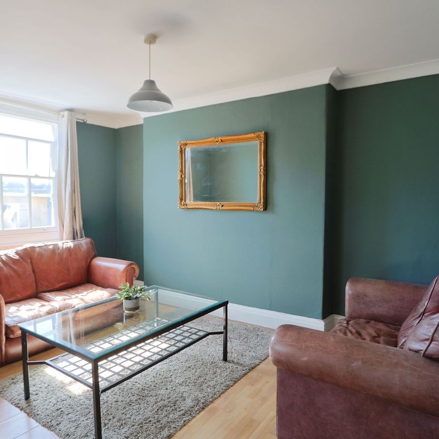 2 Bedroom Home – Professional Let - Photo 1