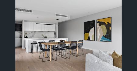 STUNNING NEAR NEW FAMILY HOME WITH EXTENSIVE GOLF COURSE VISTAS - Photo 5