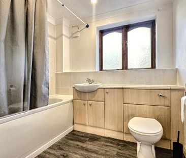 4 bedroom detached house to rent - Photo 5