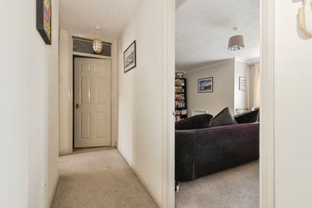 Wilton Hill Court, Redhill, RH1 - Photo 5