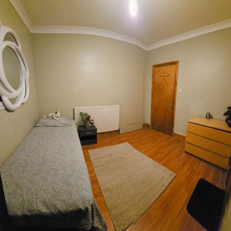 Room in a Shared House, Colville Road, E11 - Photo 3