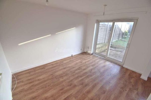 Heroes Walk, Reading, RG2 - Photo 1