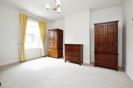 4 bedroom semi-detached house to rent - Photo 4