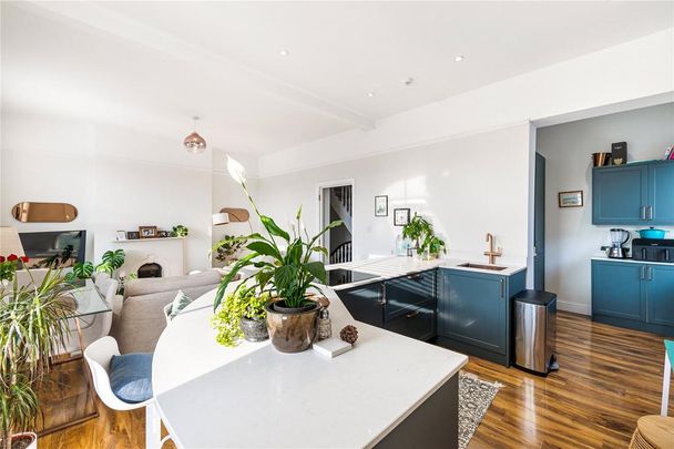 3 bedroom maisonette to rent - Photo 1