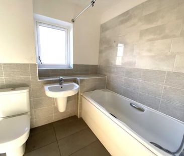 Jelley Way, Woking - 4 bedrooms Property for lettings - Seymours - Photo 2