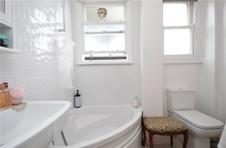 Chiswick Road, London, W4 5RA - Photo 2