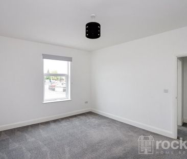 3 bedroom parking to rent - Photo 6